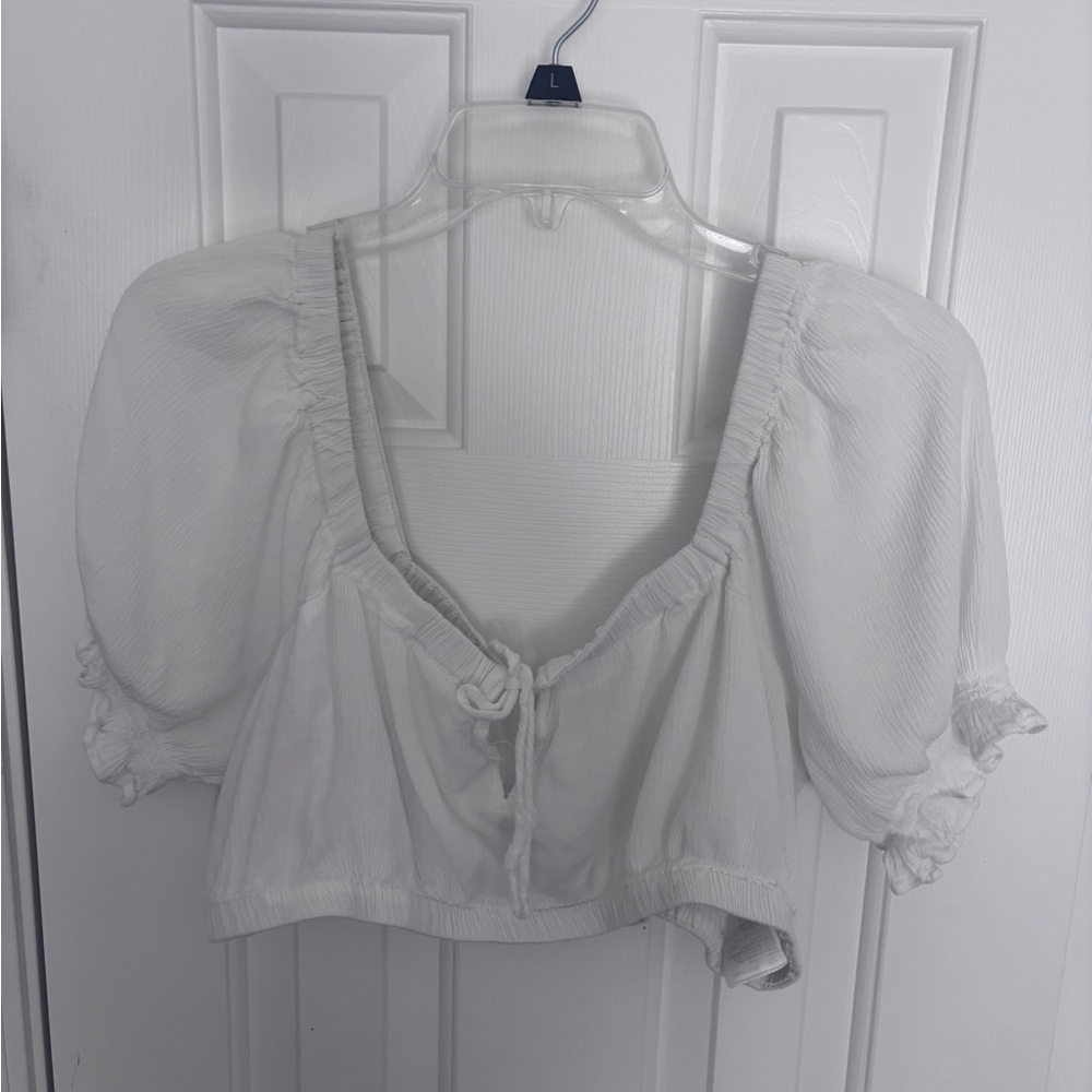 Chic White Puff Sleeve Crop Top to wear under a blazer or dirndl